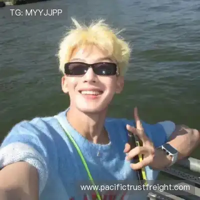 包奕和